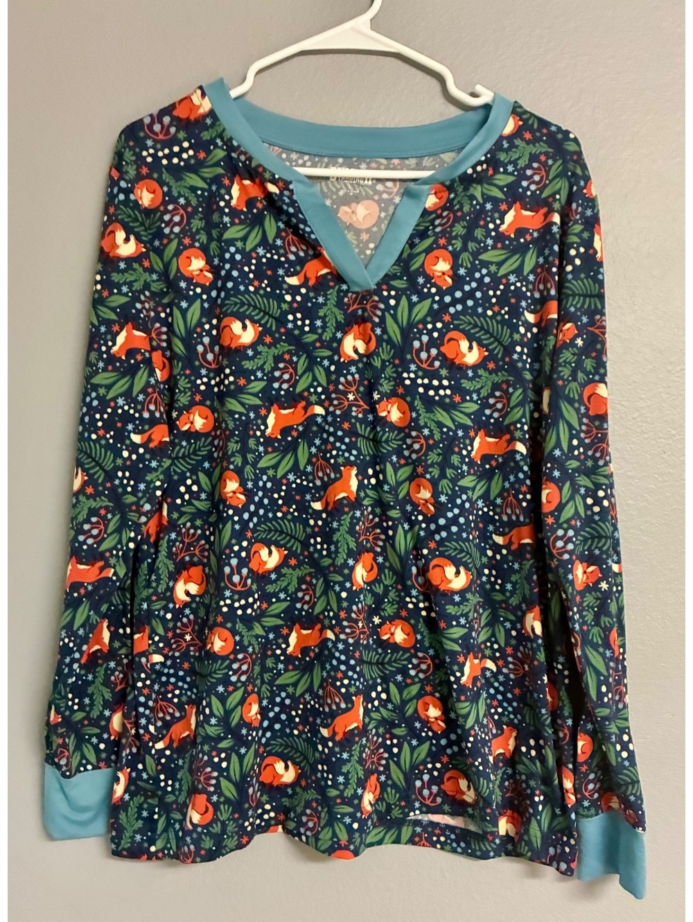 Duluth Trading Co Womens Fox Print Long Sleeve V-Neck Top sz Large